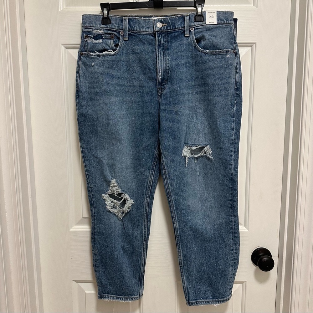 Abercrombie & Fitch High Rise Mom Jeans Size 32/14s